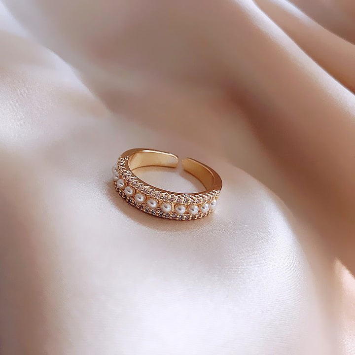 Ekskluzywna luksusowa pierścionek i w kolorze złota