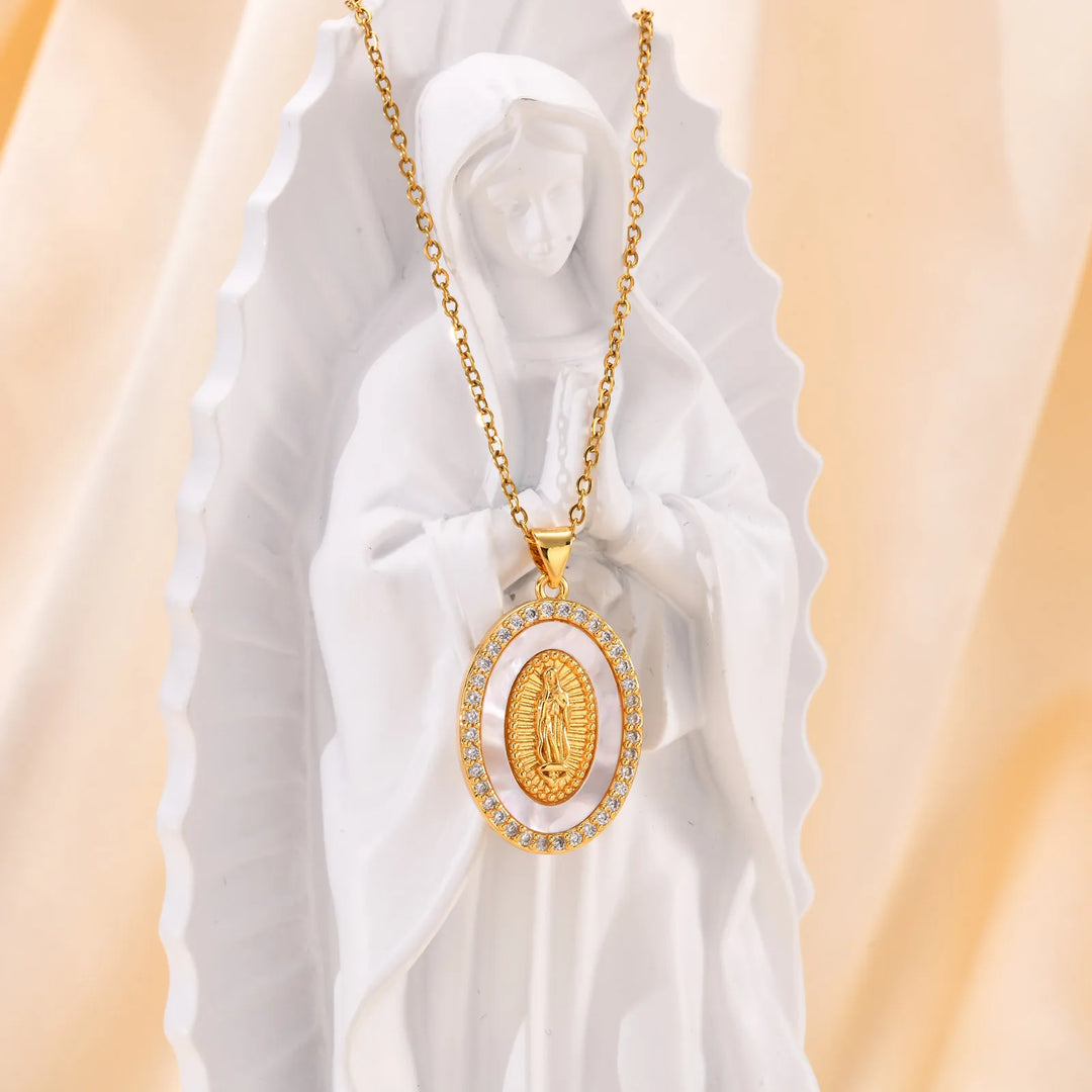 Naszyjnik z owalnym wisiorkiem Mary w kolorze złota