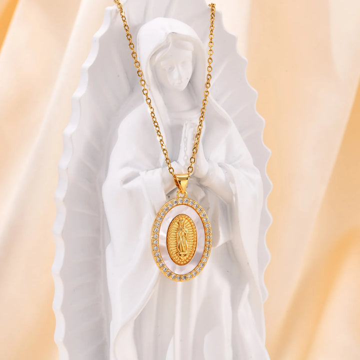 Naszyjnik z owalnym wisiorkiem Mary w kolorze złota
