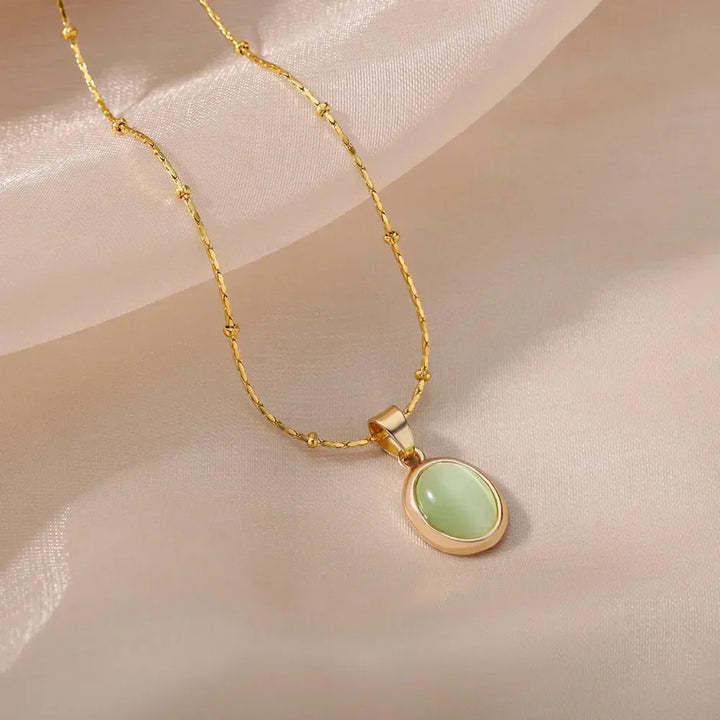 Elegante collar de acero inoxidable w kolorze złota con colgante de ópalo en forma de gota de agua