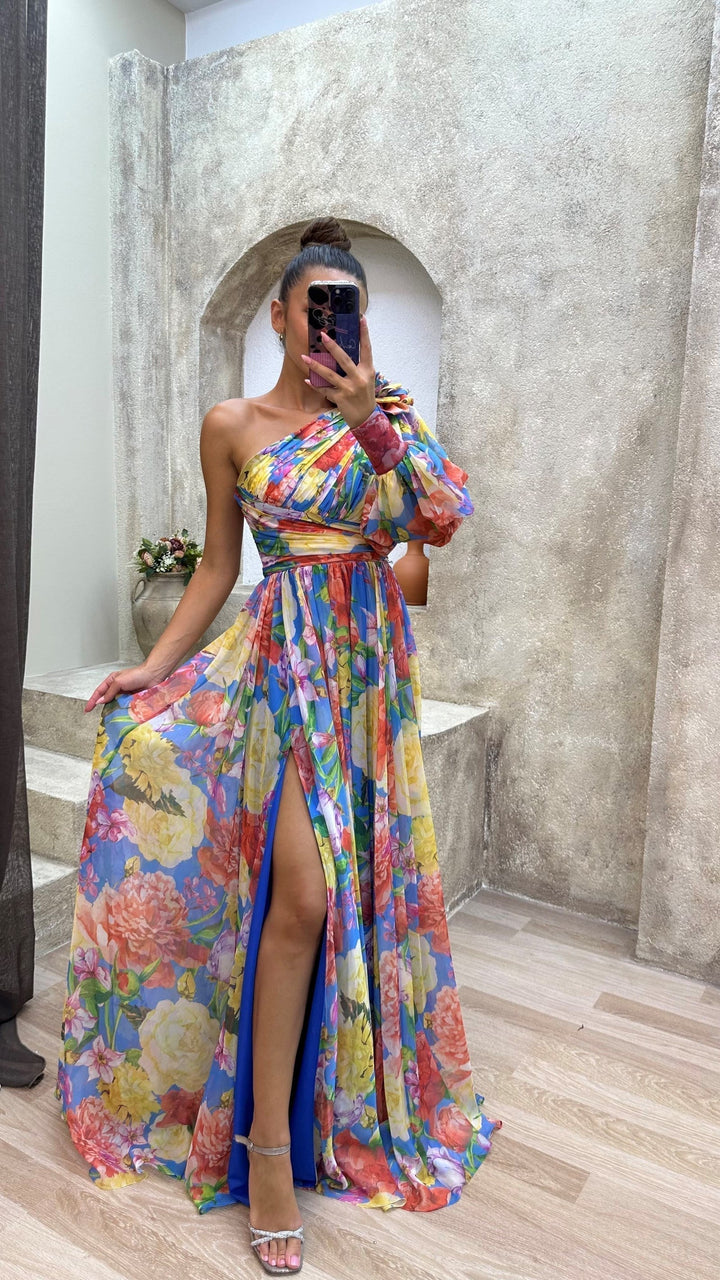 Isabella | Damska letnia szyfonowa sukienka maxi na jedno ramię w kwiaty foto 5