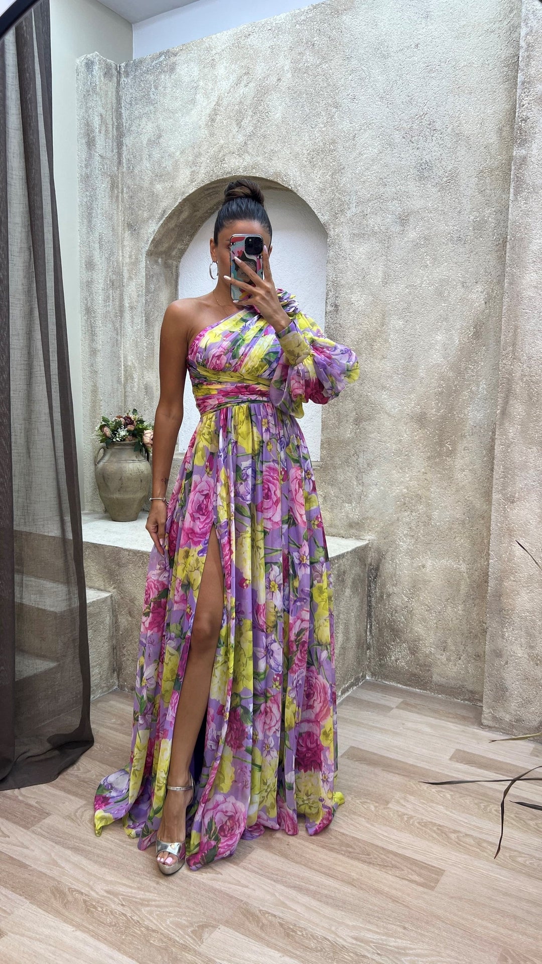 Isabella | Damska letnia szyfonowa sukienka maxi na jedno ramię w kwiaty foto 6