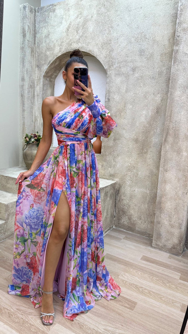 Isabella | Damska letnia szyfonowa sukienka maxi na jedno ramię w kwiaty foto 7