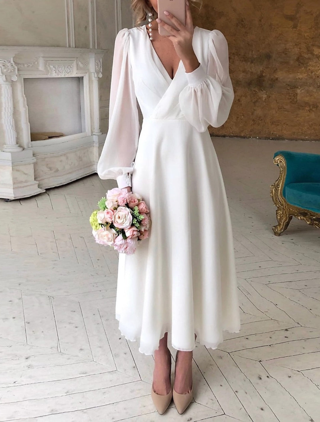 Damen Klassisches Langarm Fließendes Brautkleid w kolorze Biały