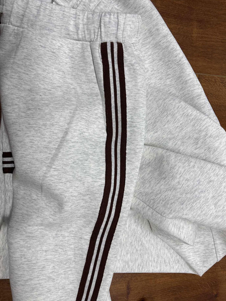 grauer und weißer Halbzip-Sweatshirt mit weitem (15)