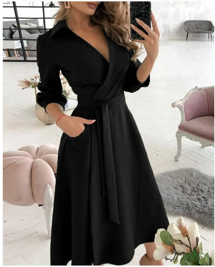 Schickes Midi-Kleid mit Gürtel w kolorze Czarny