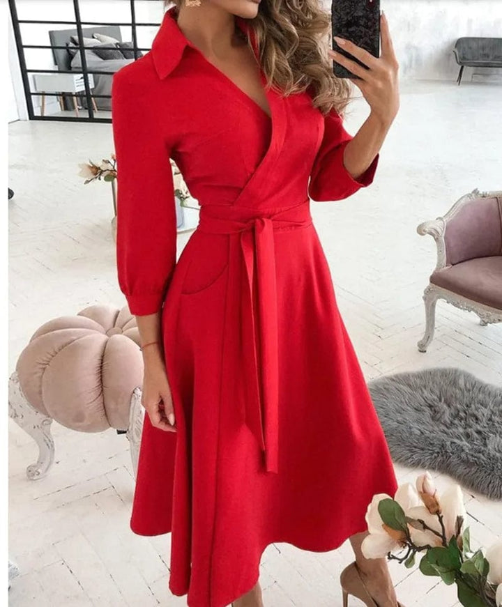 Schickes Midi-Kleid mit Gürtel w kolorze Czerwony