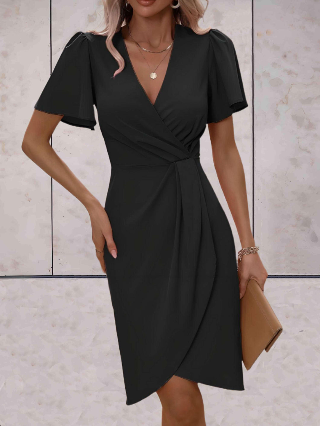 Wickelkleid mit V-Ausschnitt Wedding guest dress w kolorze Czarny