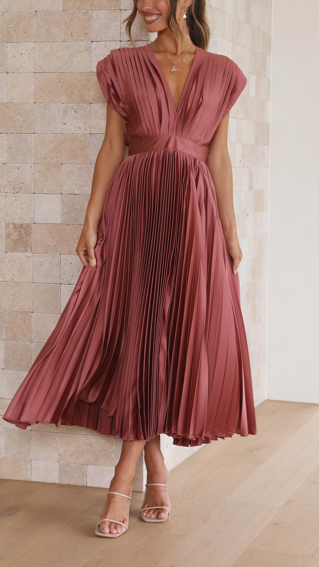 Women's Pleated V Neck Midi w kolorze Antique Pink